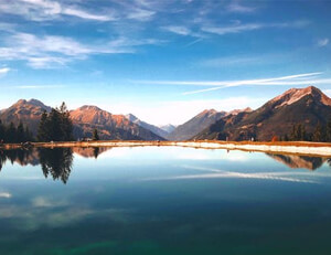 马德里双雄同进四强：城市荣耀与绿茵传奇的双重狂欢